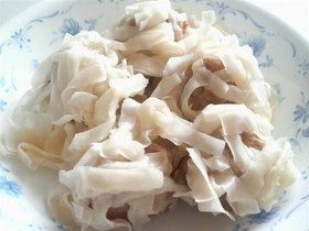 シューマイの皮で飾った蒸し肉団子