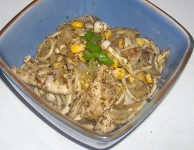 鶏肉&玉葱&ブナピーのバジルソースパスタ