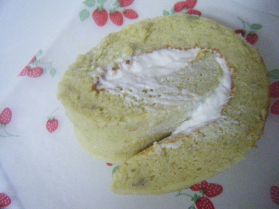 バナナシフォン生地のメープルロールケーキの画像