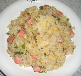 魚肉ソーセージのチャーハン