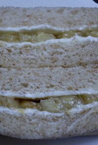 クリームチーズとキャラメルバナナのサンド