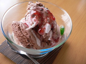 とろとろクリーム苺のチョコレートアイス♡