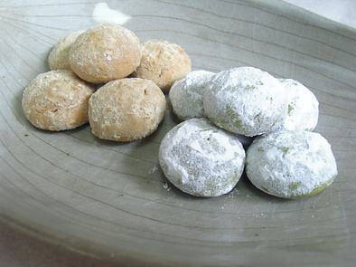 米粉と抹茶☆発酵バターのスノーボールの写真