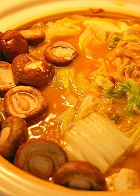 白菜と豚肉の味噌にんにく無水鍋
