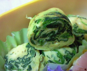 カレー風味のホウレンソウ卵焼き