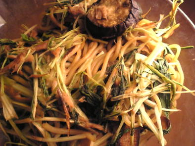 ツナと水菜と茄子の焼きそばの写真