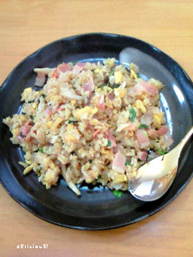 シメジとベーコンの大葉にんにく醤油炒飯