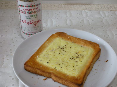 クレイジーソルトDEチーズトーストの写真