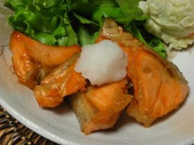 リードでヘルシー、揚げない鮭の竜田揚げ