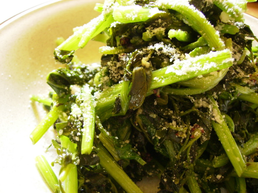 クリーミーなパルメザンチーズとほうれん草のエビのレシピ