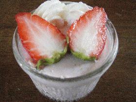いちごのヨーグルトケーキ