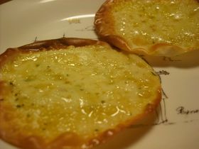 余ったギョウザの皮でおつまみ作ろう♪