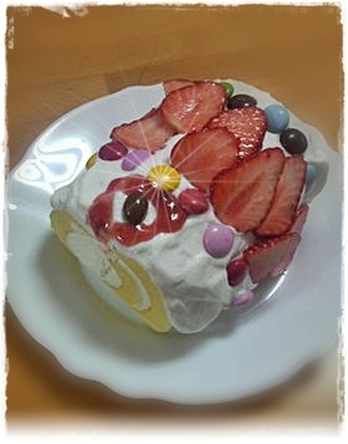 イチゴホイップこいのぼりロールケーキの写真