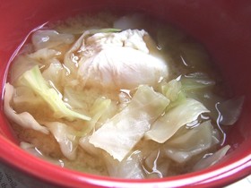 たっぷりキャベツ&とろとろ卵のお味噌汁