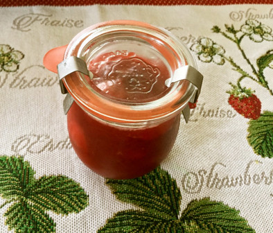 苺とルバーブのジャム・バニラの香りの写真