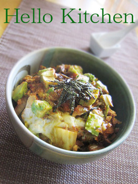 アボカドキムチの玉子とじ丼