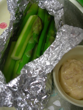 アスパラのホイル焼き☆梅マヨ添え