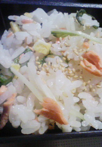 鮭と水菜のお寿司の写真