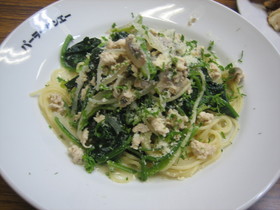 鶏ひき肉とほうれん草のパスタ