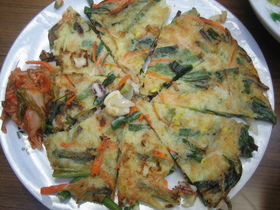野菜たっぷりチヂミと海鮮チヂミ