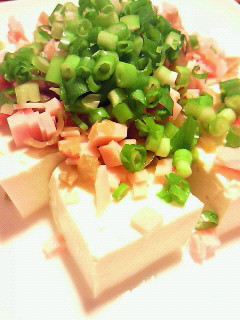 お豆腐にザーサイ・ハムをのせちゃいましたの画像