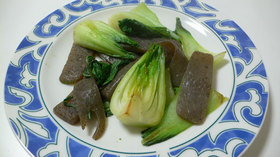 チンゲンサイとこんにゃくの炒め物