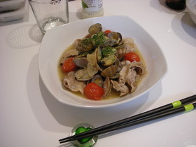 あさりと豚肉のワイン蒸し