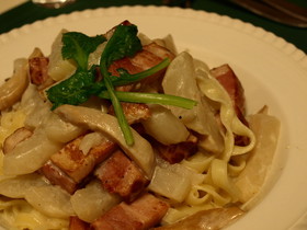 蕪とベーコンのホワイトクリームパスタ