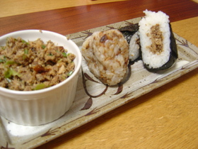 簡単サバ缶そぼろおにぎり☆