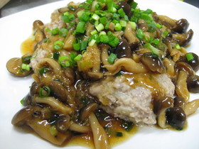蒸しハンバーグ!きのこあんかけ