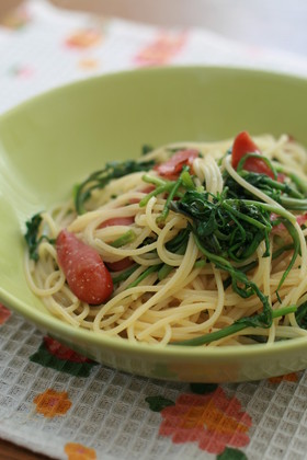 セリとソーセージの春パスタ