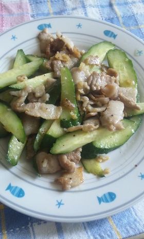 豚ばら肉とキュウリの炒め物(中国風味)