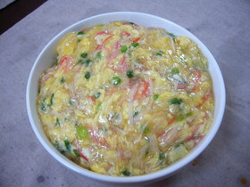 卵とかにかまの中華あんかけ丼