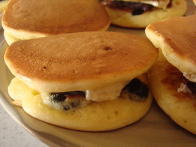 ホットケーキMIXで簡単☆黒豆バタどら