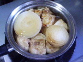 新たまねぎと油揚げの煮物。