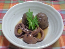 イカと冷凍サトイモの煮付け