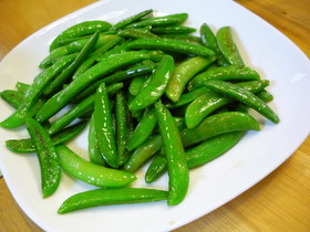 塩がスナップえんどうの甘味を引き立てる♬