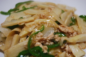 たけのこと鶏ひき肉の中華炒め