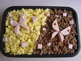 お弁当に春が♪ソーセージで蝶々❀