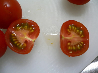 やってみて！プチトマトの切り方の写真