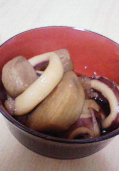 里芋とイカの煮物の写真