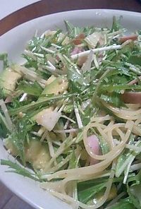 水菜とアボカドのサラダパスタ