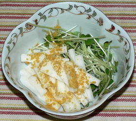 山芋短冊とかいわれ菜のからすみ和え