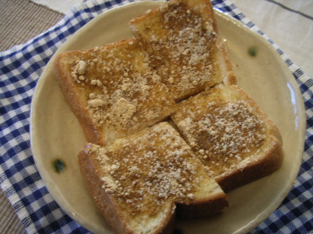 簡単すぎても美味なきな粉トーストの画像