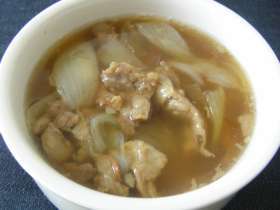 とろとろ牛すじ肉と玉ねぎのスープ