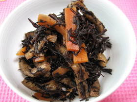 お母さんの♪ひじきの煮物