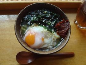 即席ワカメスープで♪即席スープごはん。