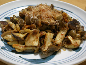 キノコの麺つゆ炒め