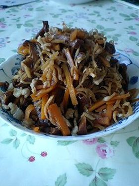 お出汁でこっくり♪切り干し大根の煮物