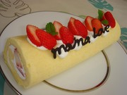 ロールケーキ 苺で簡単デコ♪の写真